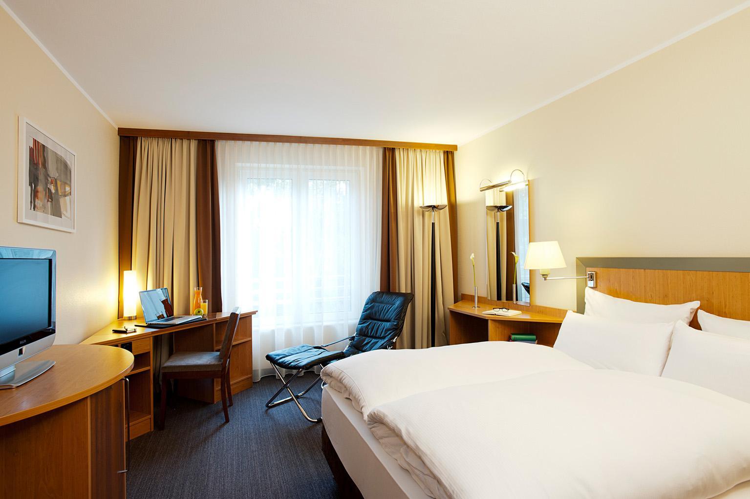 Hotel Nh Berlin Potsdam Conference Center Kleinmachnow Exterior foto