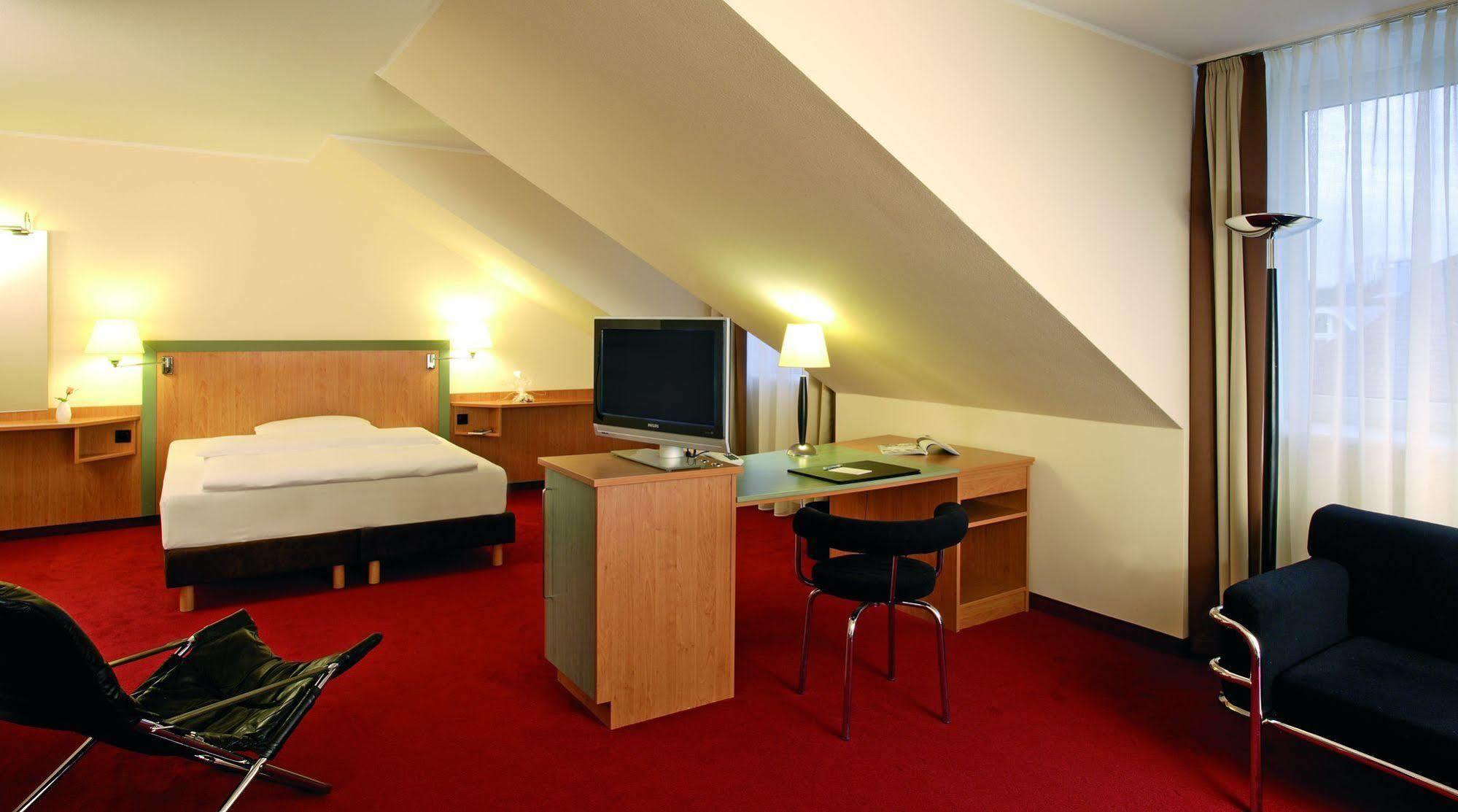 Hotel Nh Berlin Potsdam Conference Center Kleinmachnow Exterior foto