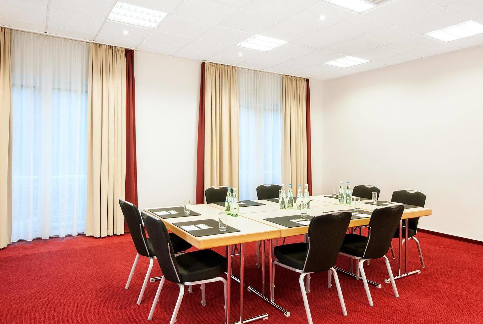 Hotel Nh Berlin Potsdam Conference Center Kleinmachnow Exterior foto
